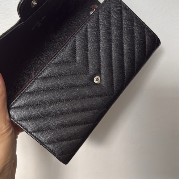 Caviar Chevron Quilted Large Gusset Flap Wallet Black - Picture 5 of 6